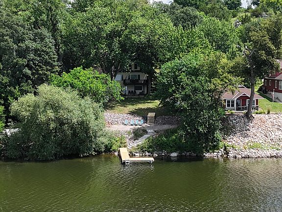 2nd image of 691 Lakeshore Dr