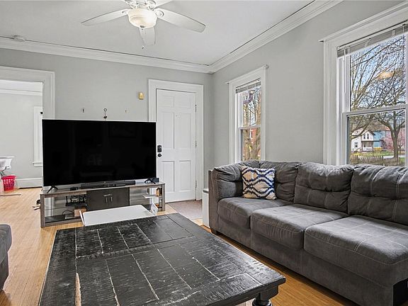 5th image of 49 Hickory St