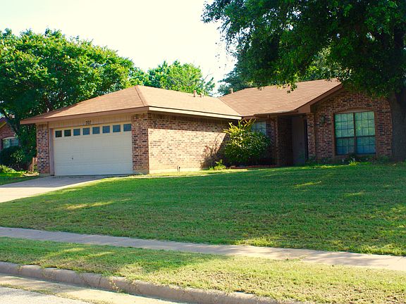 2nd image of 707 Ascot Dr