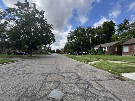Exterior Neighborhood (street photo)