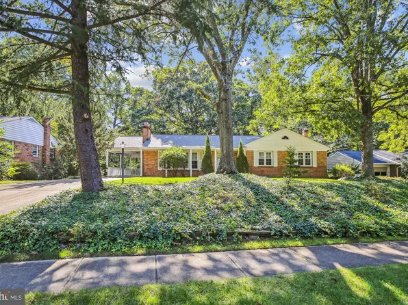 5407 Hopark Dr, Alexandria, VA 22310