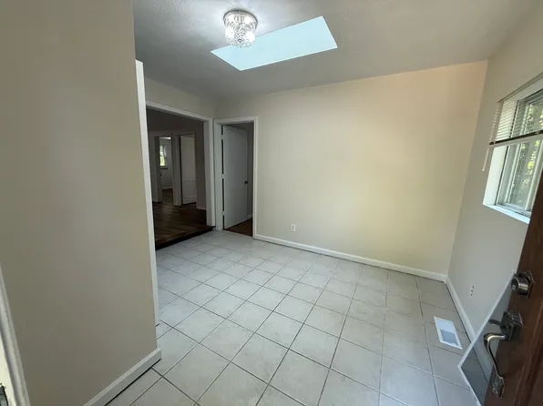 7936 Mayfield Rd, Chesterland, OH 44026