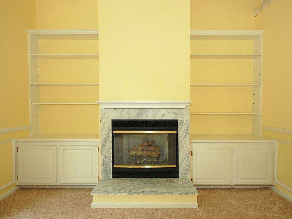 1st image of 102 Pinebrook Dr #102