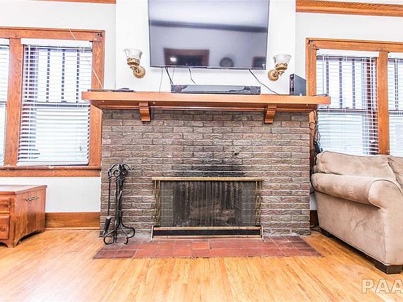 5th image of 1324 E Hillcrest Pl
