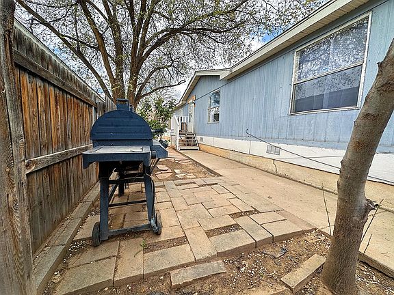 3rd image of 1032 Las Rosas Dr SE