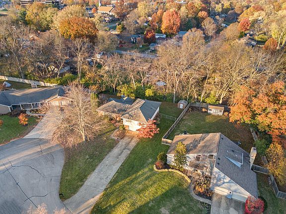3rd image of 729 Nakomi Dr