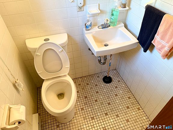 4th image of 71 Bentwood Drive #2