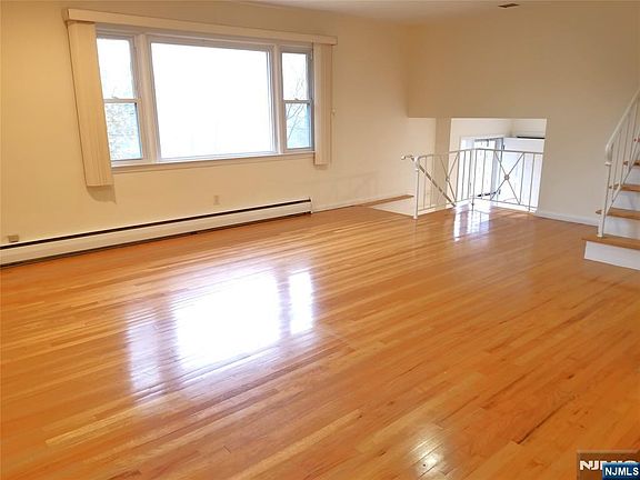 5th image of 485 E Palisade Ave