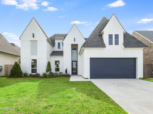 102 Amsterdam Ave, Youngsville, LA 70592