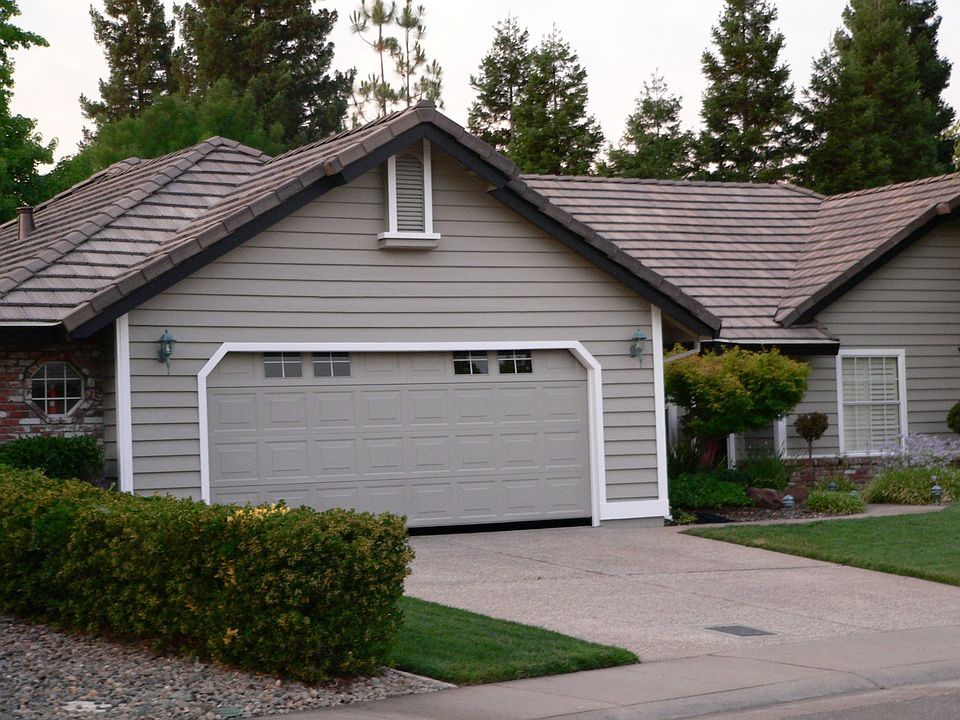 2nd image of 1015 Chippendale Way