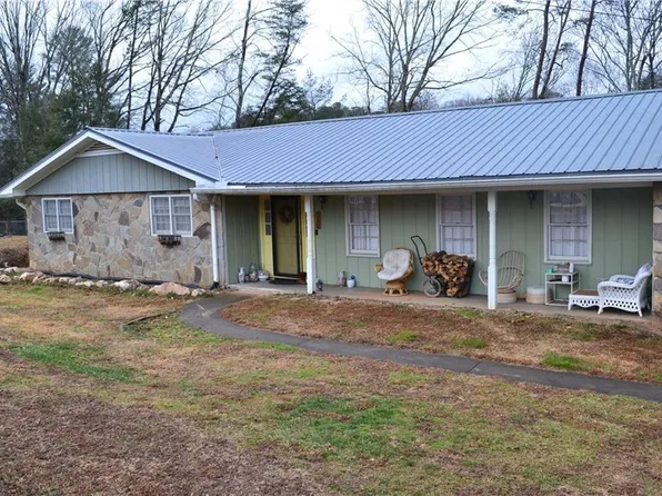 352 Hancock Dr, Ellijay, GA 30540