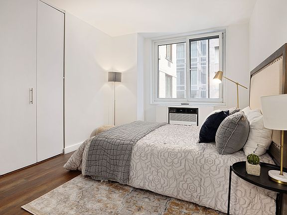 4th image of 230 W 55th St APT 18A