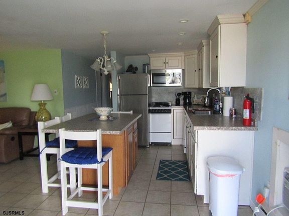 5th image of 1533 West Ave