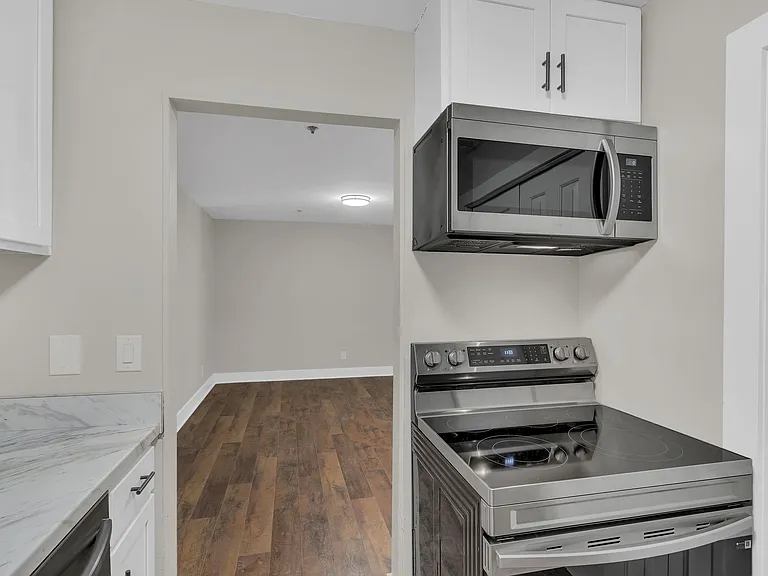 1808 State St #209 — Photo 4