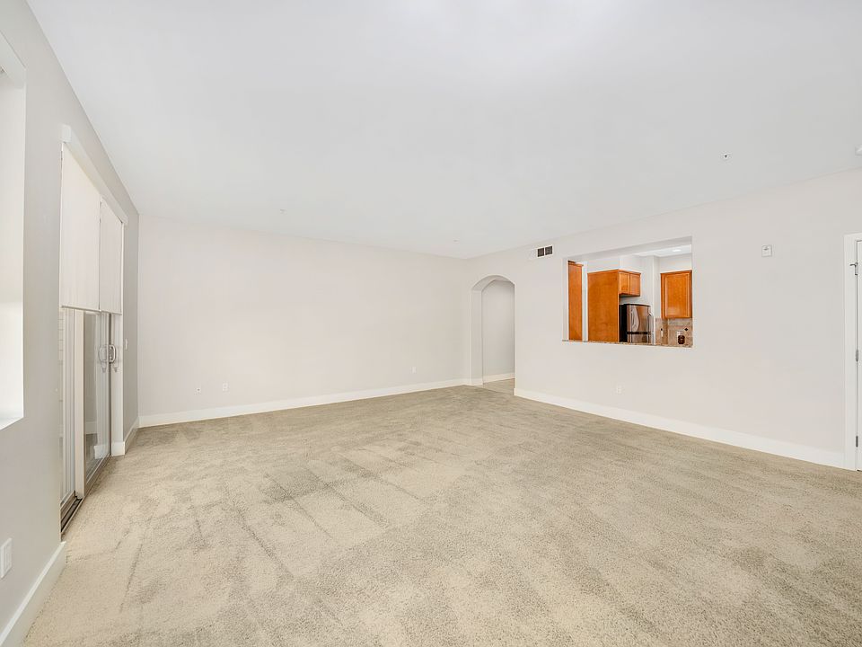 Semi-open kitchen living room
