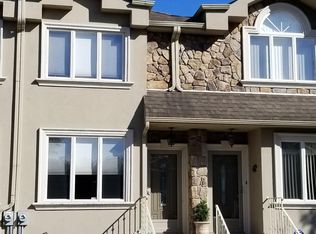 32 Calvanico Ln, Staten Island, NY 10314