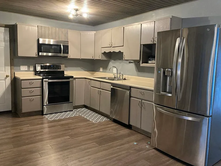513 E Silver St — Photo 7