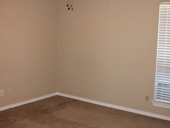 4th image of 2710 Townbluff Dr