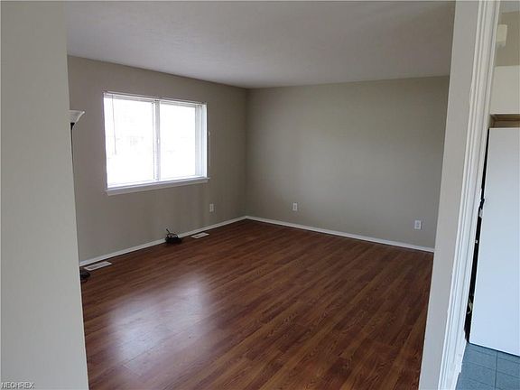 3rd image of 7502 Holly Dr