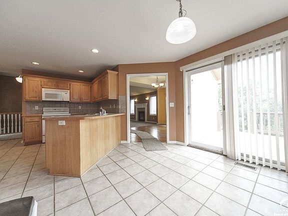 704 N Eagle Pass Dr Lawrence, KS listing photo #5