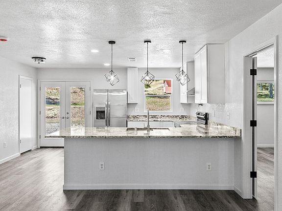 4th image of 952 Branstetter Ln