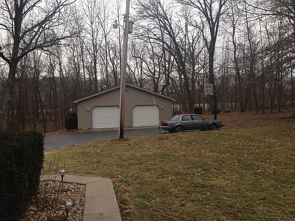 Detached garage