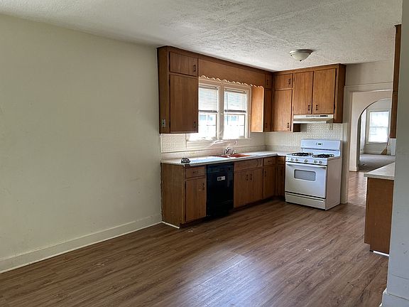 5th image of 107 Washington Ave