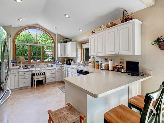 4th image of 15018 Chestnut Dr