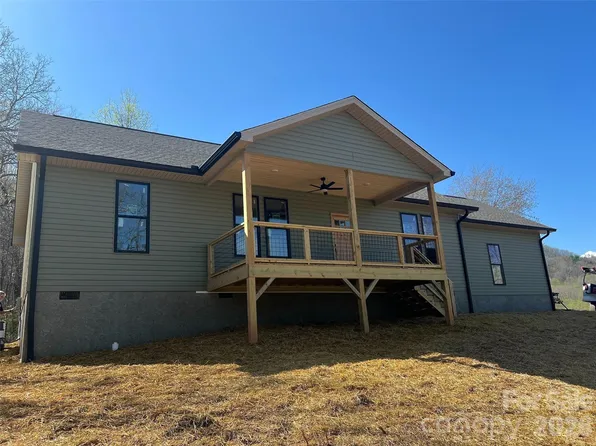 118 Max View Dr, Leicester, NC 28748