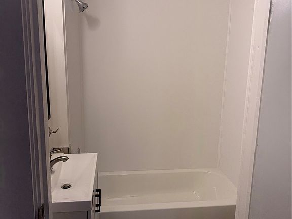 5th image of 409 Lilly Ave