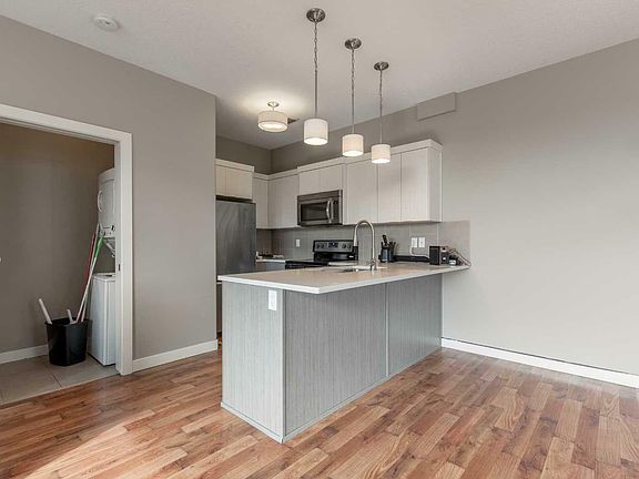 4th image of 903 Aquitania Cir W Unit 903