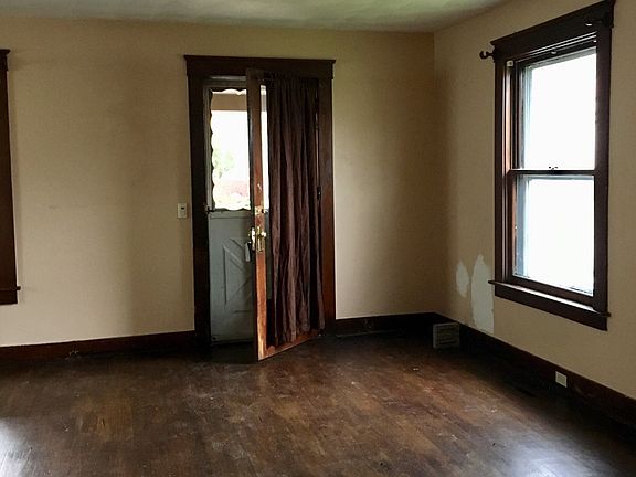 5th image of 860 Grove St