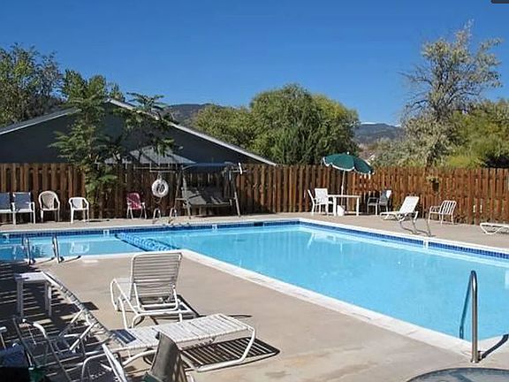 3rd image of 1111 Monroe Dr