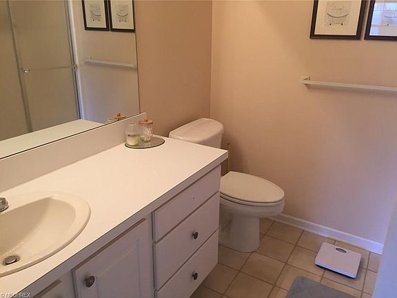 5th image of 1702 Willow Brook Dr