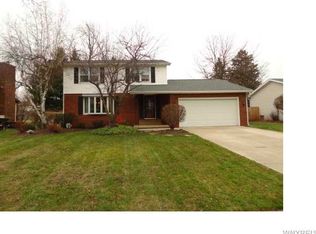 7 Marywood Dr, Depew, NY 14043