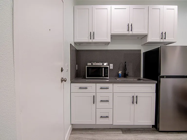 Michigan Avenue Apartments — Photo 56