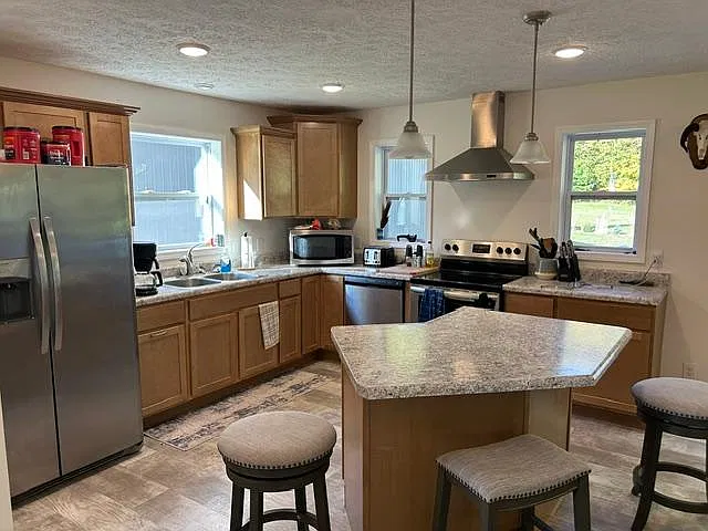 3 bed, 1500 sqft, $2,100 — Photo 3