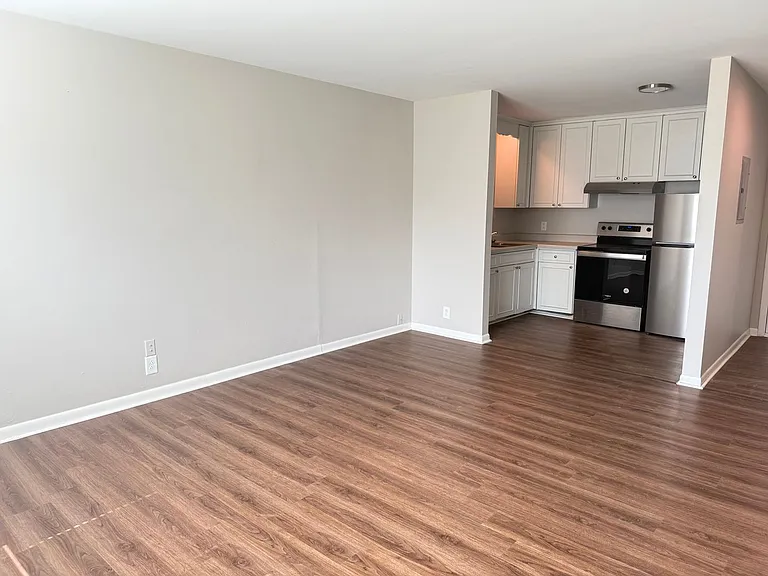 Executive House Apartments — Photo 51