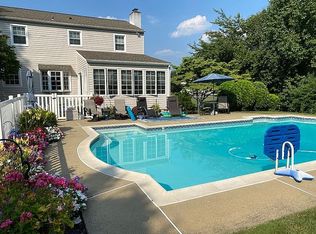 2553 Damian Dr, Hatboro, PA 19040