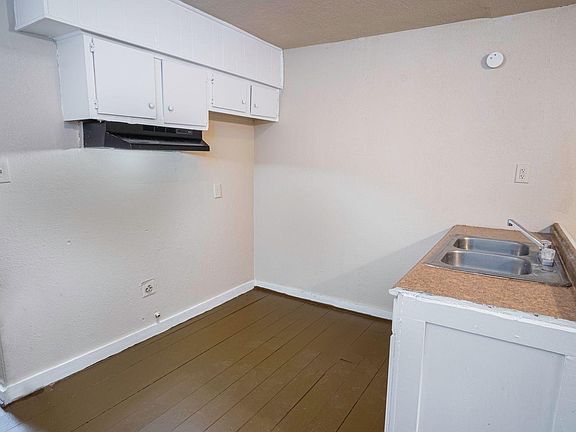 4th image of 1319 Dawson St #2