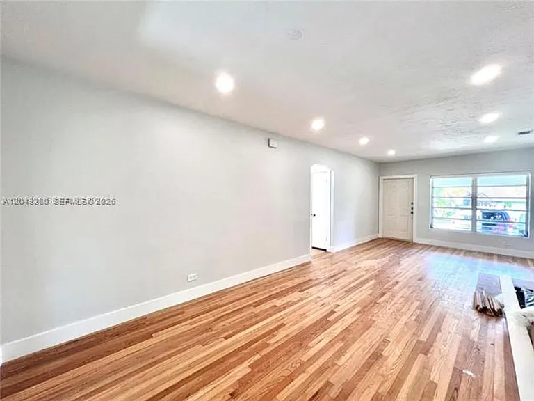 2245 SW 25th Ter #2245 — Photo 4