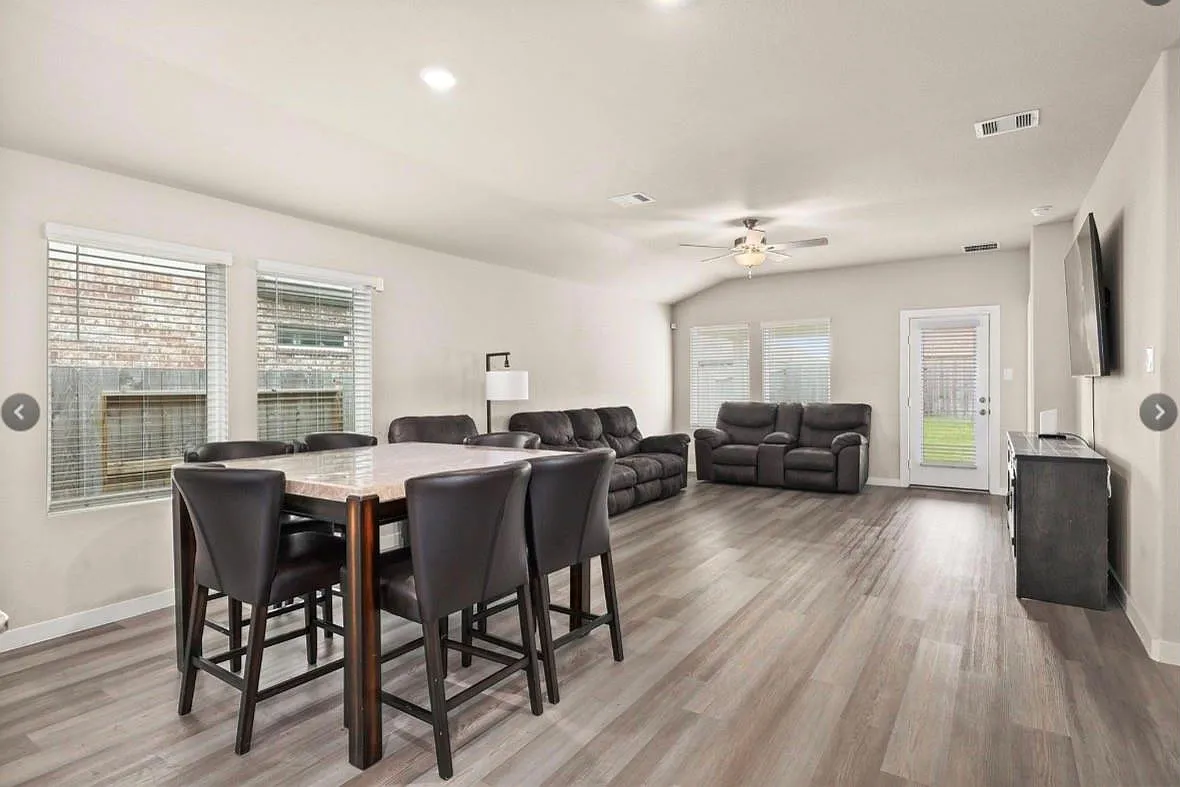 3 bed, 2.0 bath, 1839 sqft, $2,300 — Photo 4