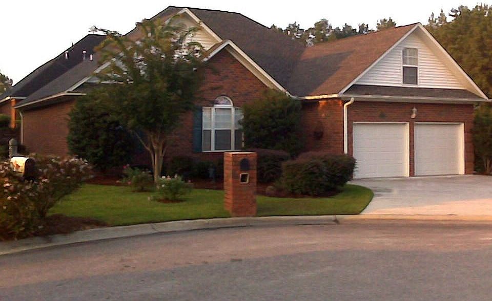 Great Curb Appeal!