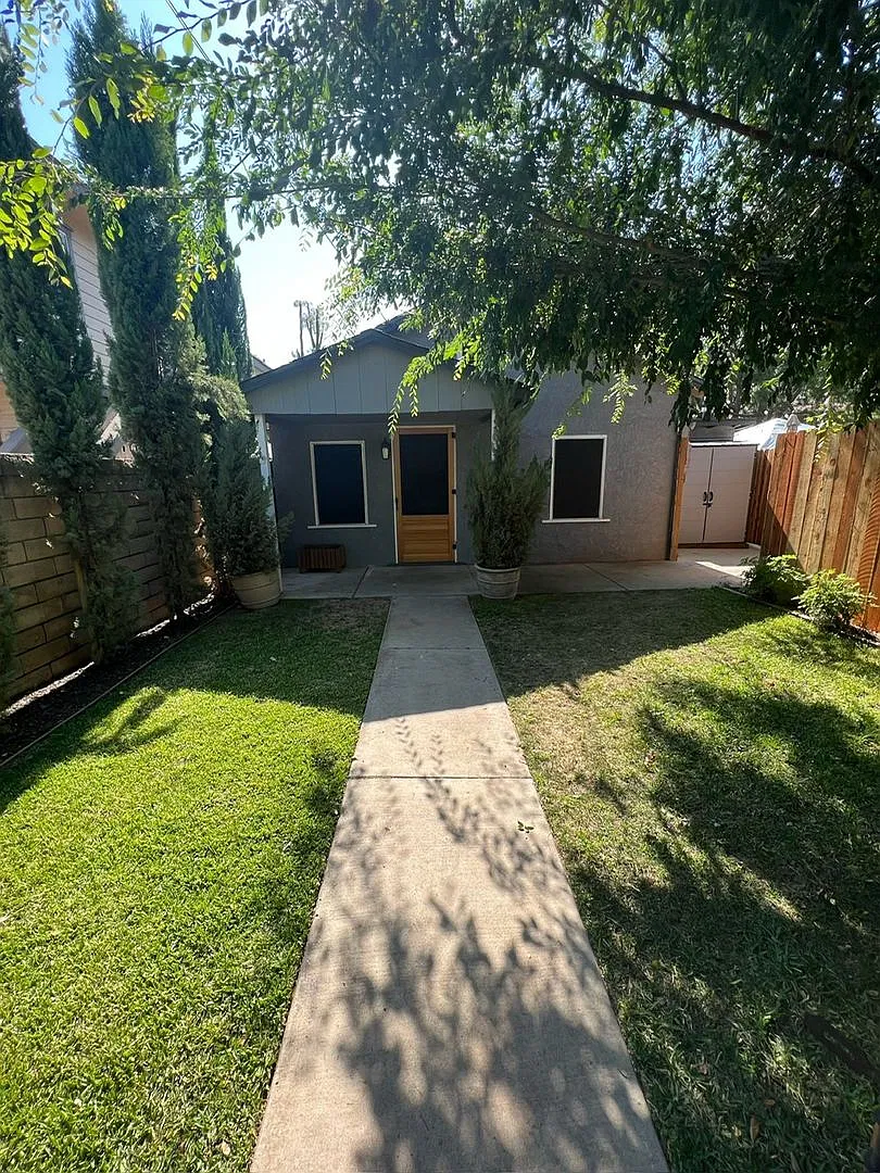 Modern 2 Bed / 1 Bath ADU in Orange - Walking Distance to Chapman University & Old Town Orange! — Photo 2