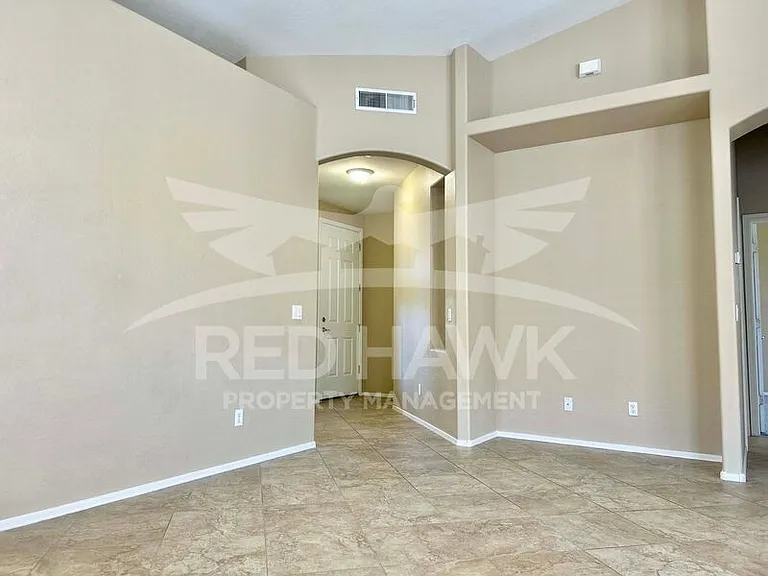 6660 E Roland St — Photo 3