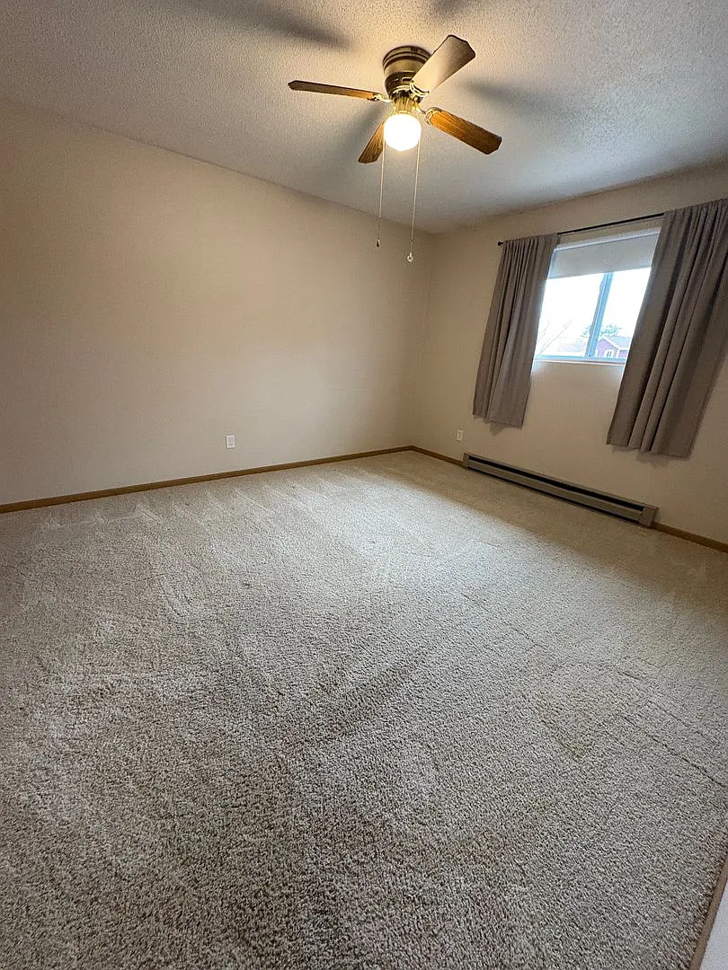 Large 2 Bedroom, 1 Bathroom Upper Duplex In Holmen — Photo 4