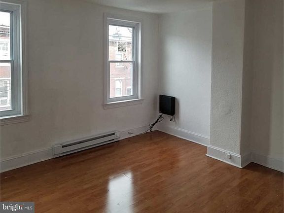 5th image of 1818 E Madison St