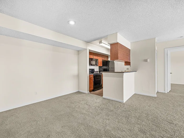 Clipper Cove Apartments — Photo 10