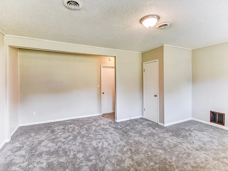 5114 Meadows Dr — Photo 16