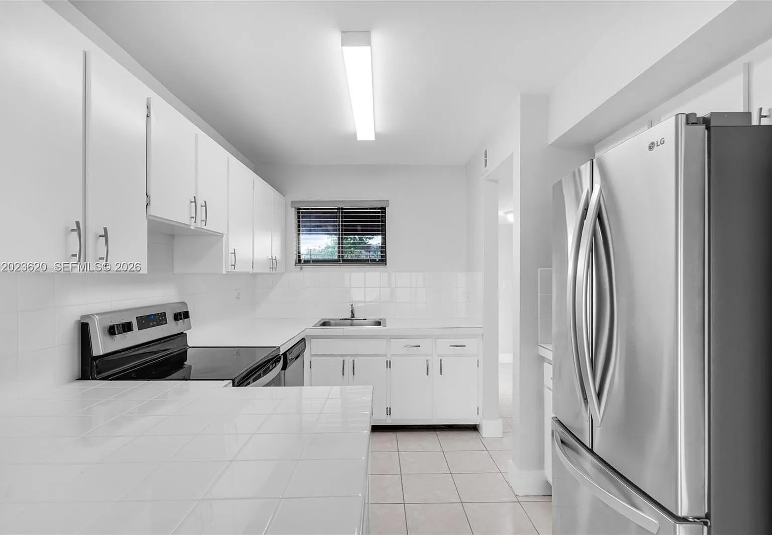 3 bed, 1113 sqft, $3,599 — Photo 3